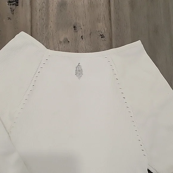 Free People FP Movement Cut it Out Long Sleeve Crop Top Tee NEW! - Picture 7 of 9